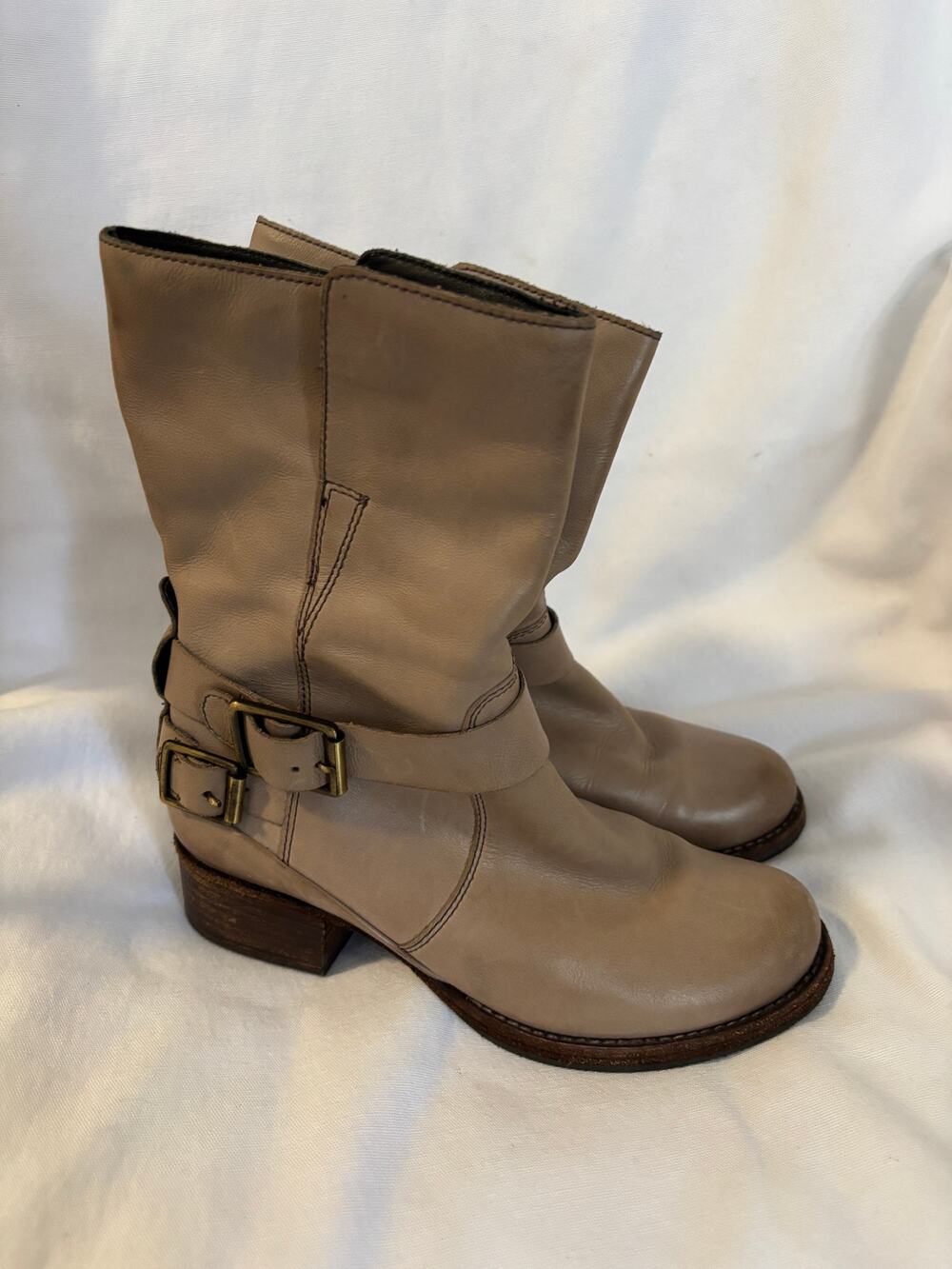 Clarks Womens Monica Soul Taupe Leather Buckle Strap Pull On Moto Boots Sz 6